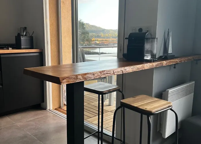 F2 Vecchio Vue Sur Les Salines *